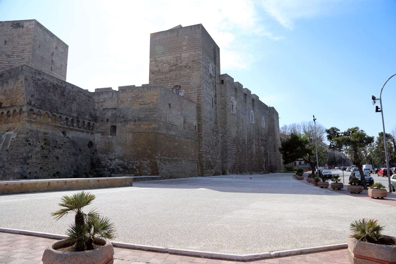 Castello Normanno-Svevo e giardini Isabella d'Aragona