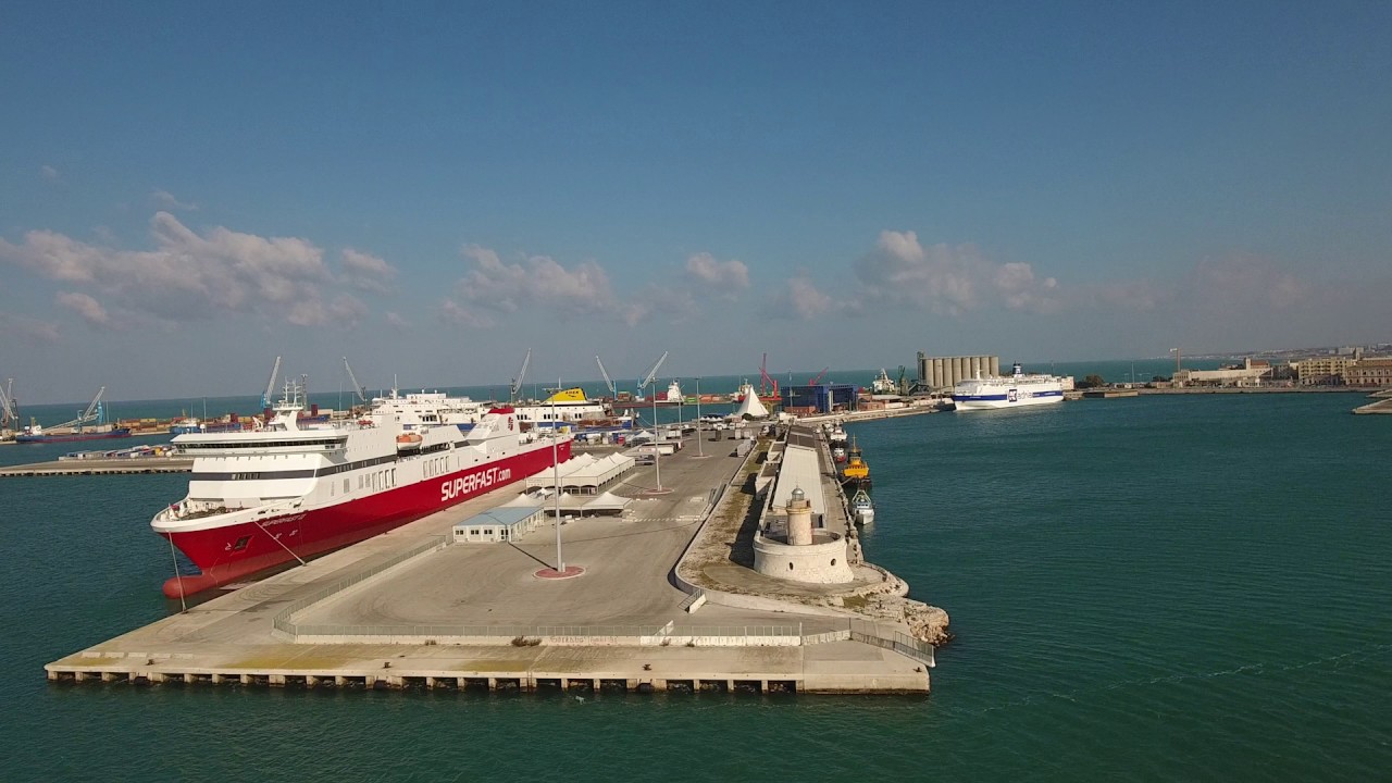 Molo borbonico e fanale del 1879