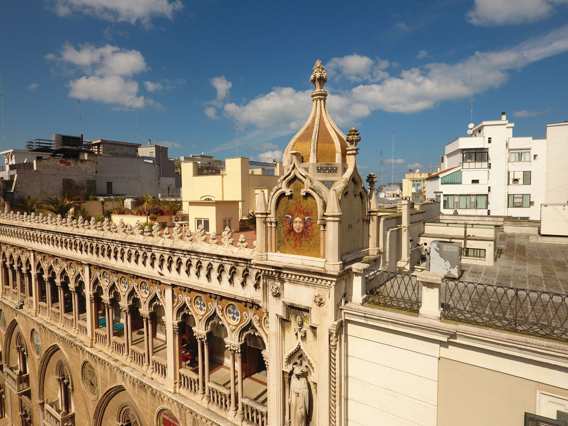 Corso Vittorio Emanuele e i suoi palazzi