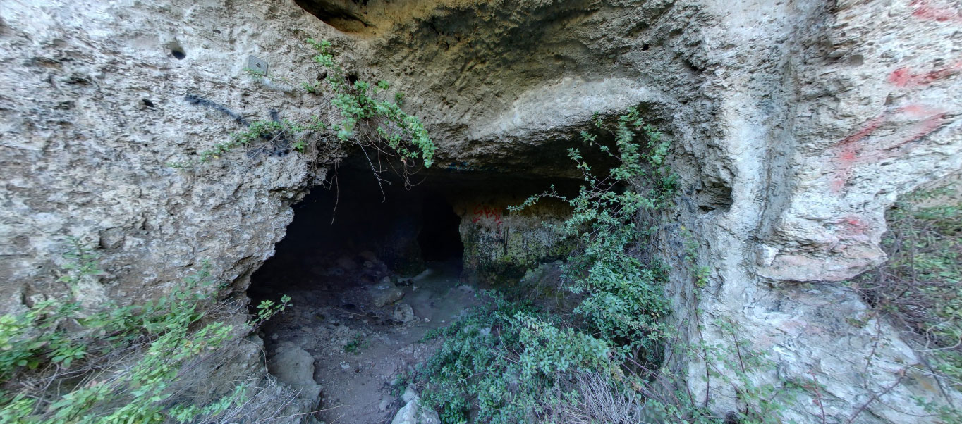 Chiesa rupestre ed Ipogeo dei Romiti - via Martinez