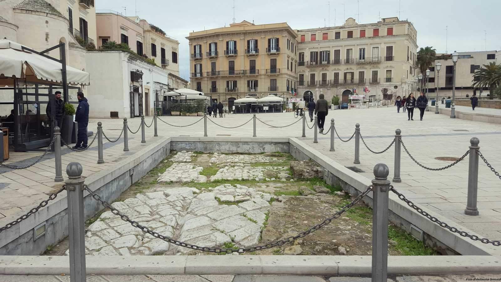 Piazza del Ferrarese