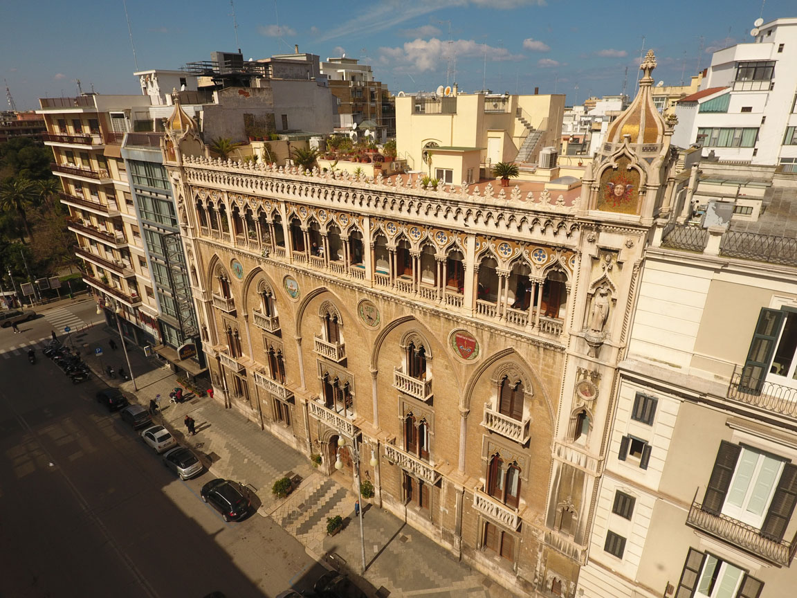 Corso Vittorio Emanuele e i suoi palazzi