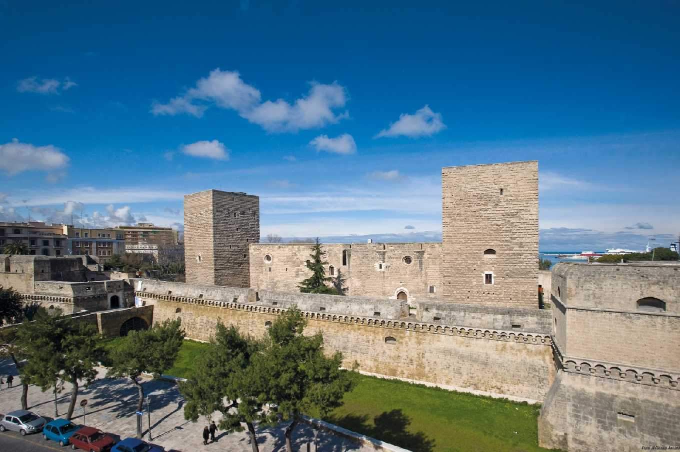 Castello Normanno-Svevo e giardini Isabella d'Aragona