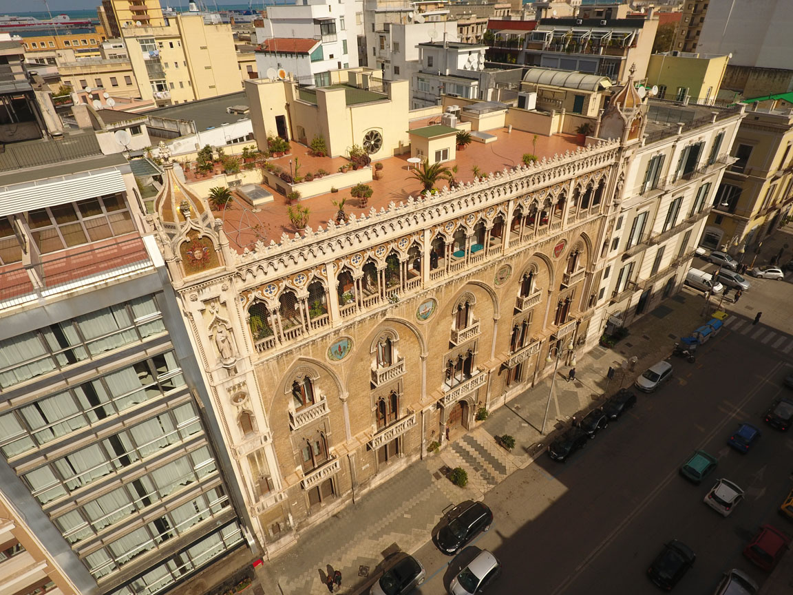 Corso Vittorio Emanuele e i suoi palazzi