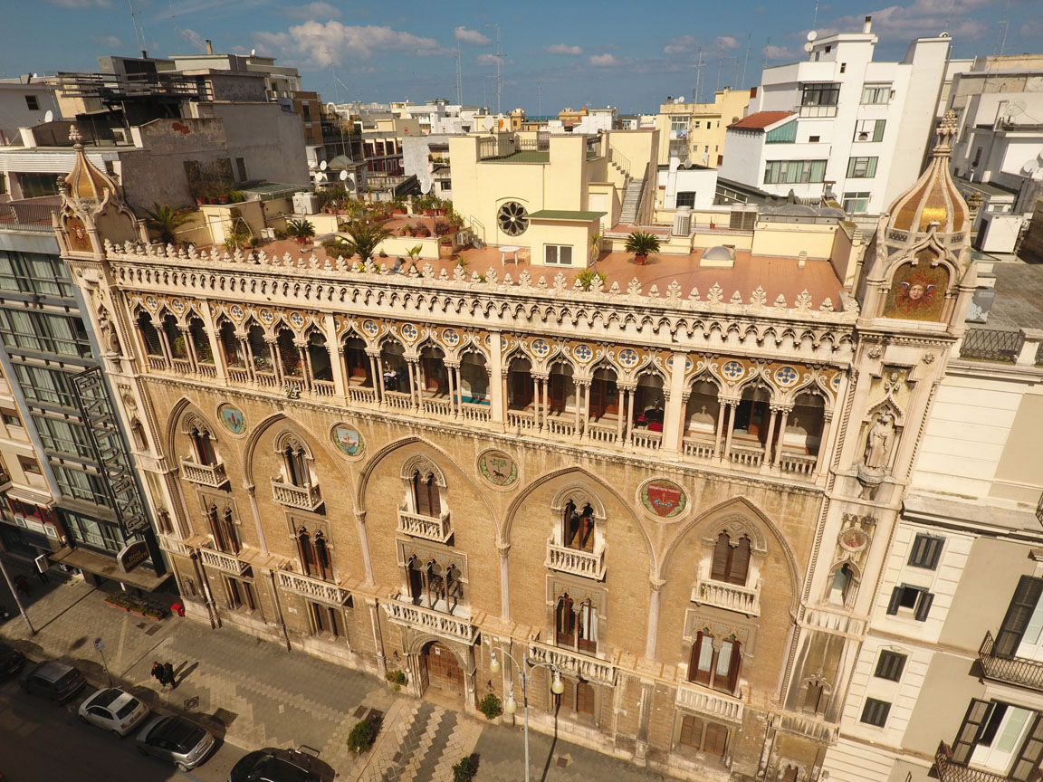 Corso Vittorio Emanuele e i suoi palazzi