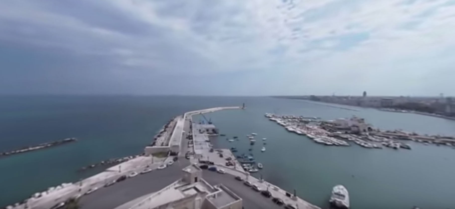 Via Re Manfredi, già strada del Molo